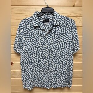 White and Blue Paisley Men’s Button Up Shirt Large